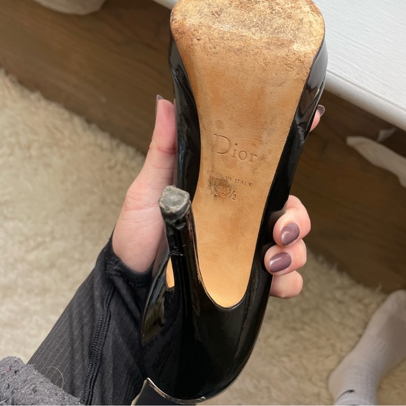 DIOR black patent pumps. Slight wear, but cannot see when on. Size 38.5 - Picture 7 of 10